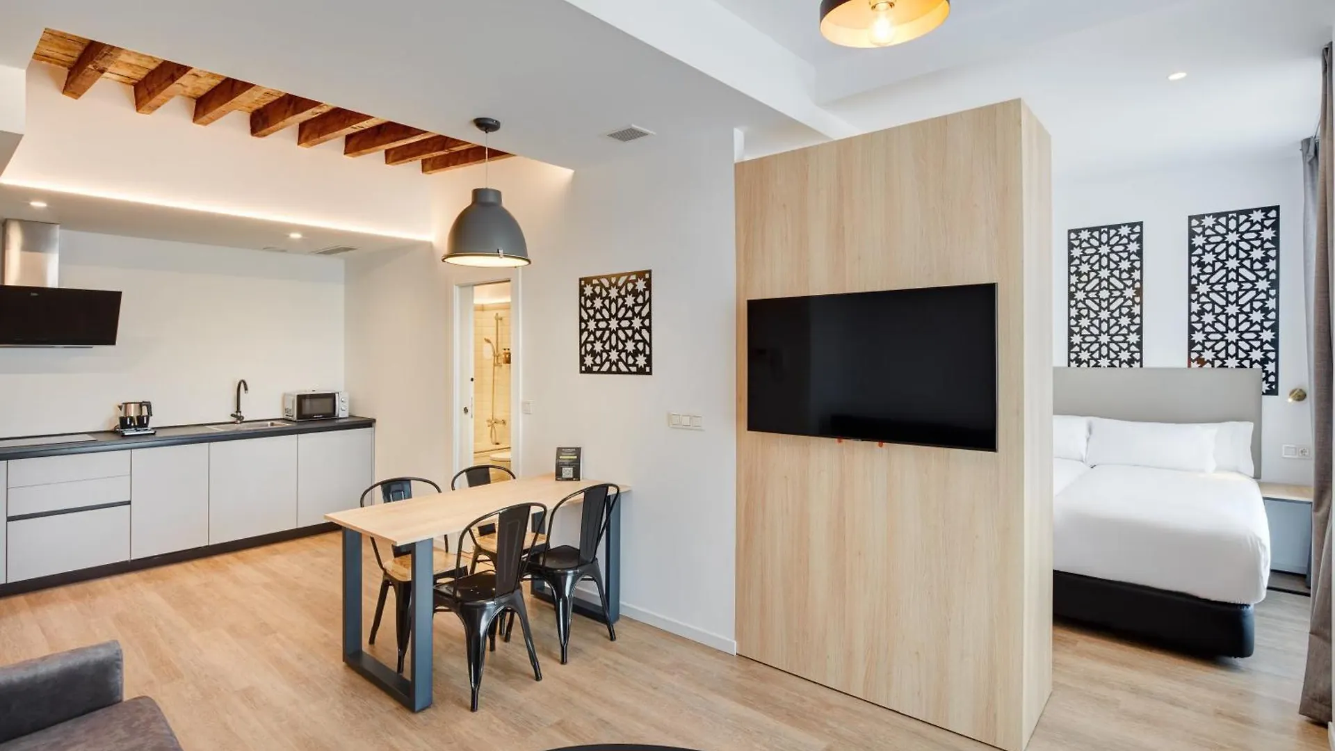 Sercotel Granada Suites location